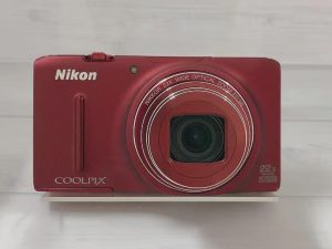 Nikon COOLPIX S9500 Digital Camera Red 18.1MP Compact 22x zoom Tested Japan